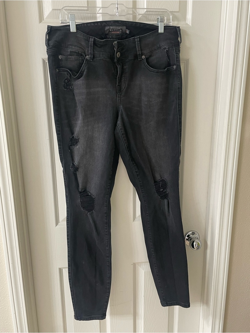 torrid Black Distressed Skinny Jeans size 14 tall